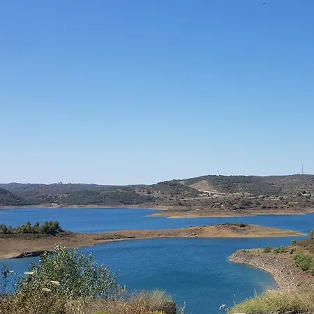 בית נופש Monte Ferrarias Mesquita