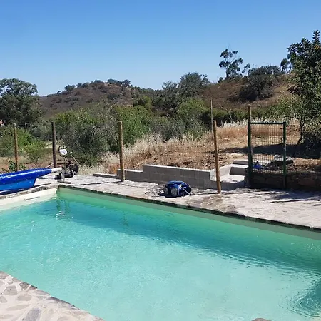 בית נופש Monte Ferrarias Mesquita